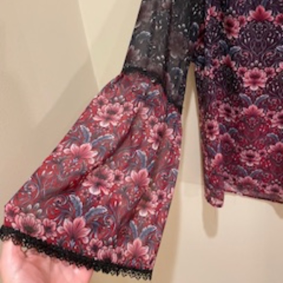 Nanette Lepore LongSleeve Top. Size Medium - Picture 4 of 7